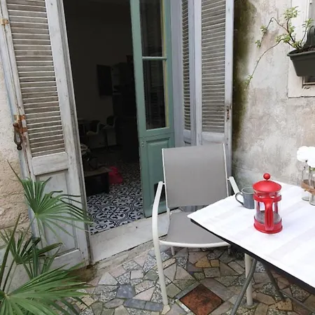 Chez Augustin, En Plein Coeur De *